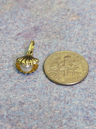 14k Yellow Gold White Pearl Sea Shell Italian Pendant