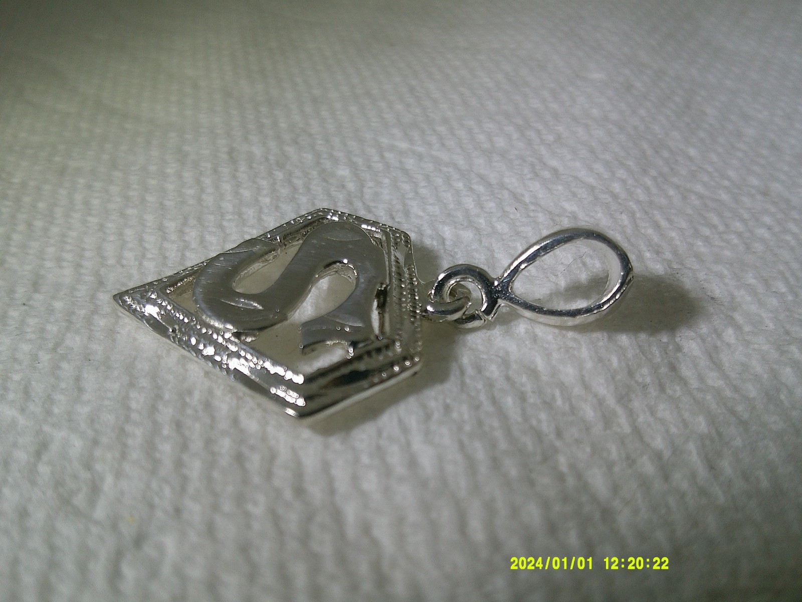 SUPERMAN PENDANT WITH POLISHED AND DIAMOND CUT FINISH IN STERLING SILVER