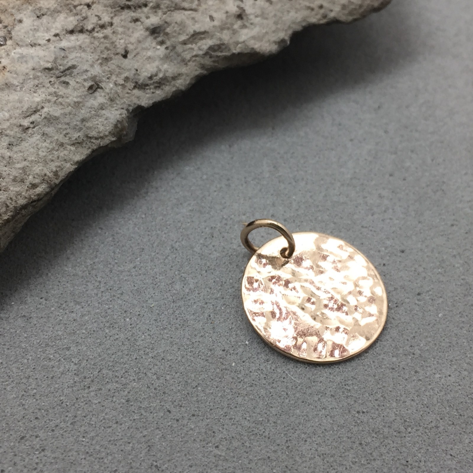14k Solid Yellow Gold Hammered Disc Pendant 1/2″ Diameter No Chain 1 gr Handmade