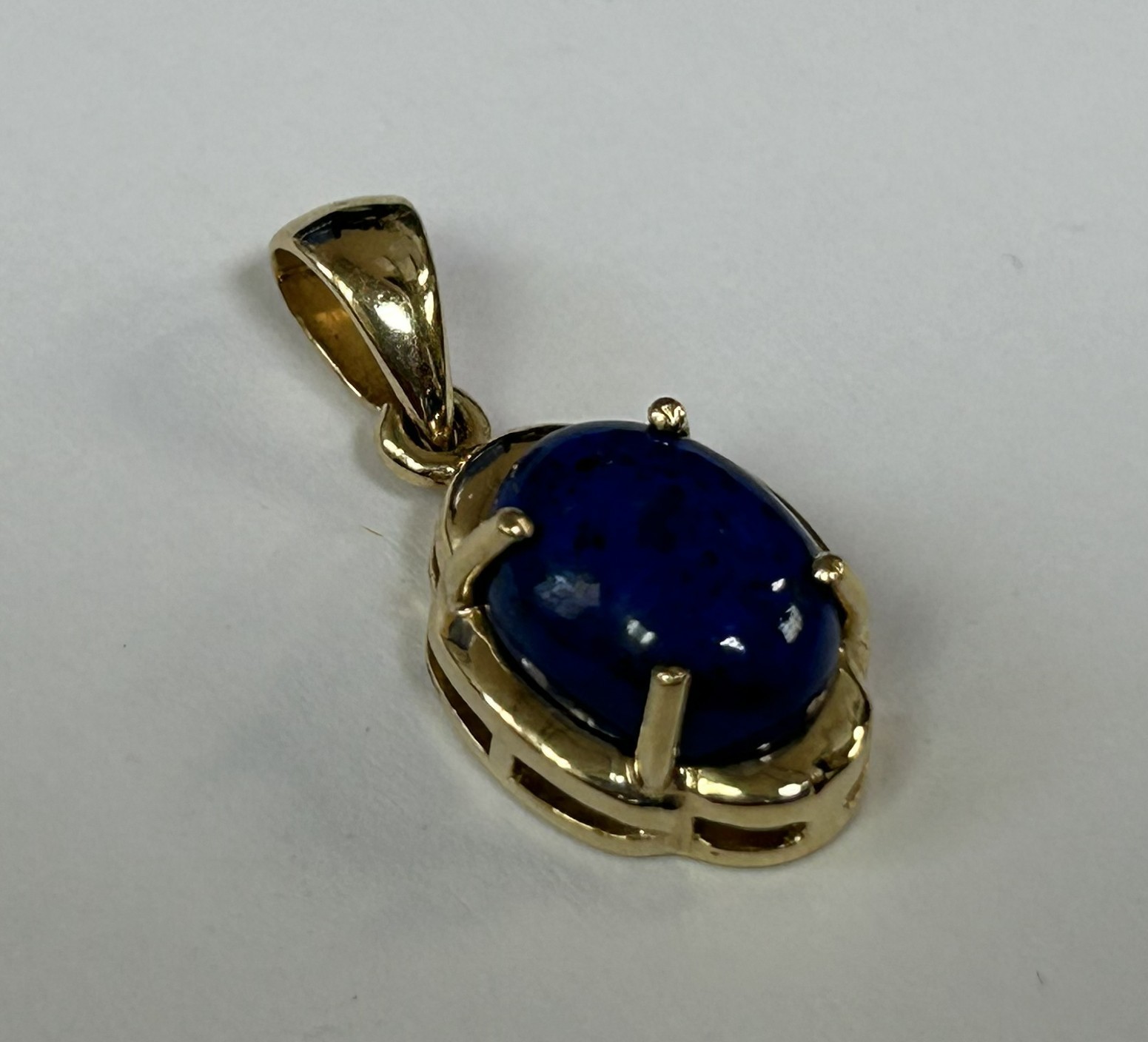 (MA6) 14k Yellow Gold Cabochon-Cut Lapis Lazuli Pendant – 2 Grams