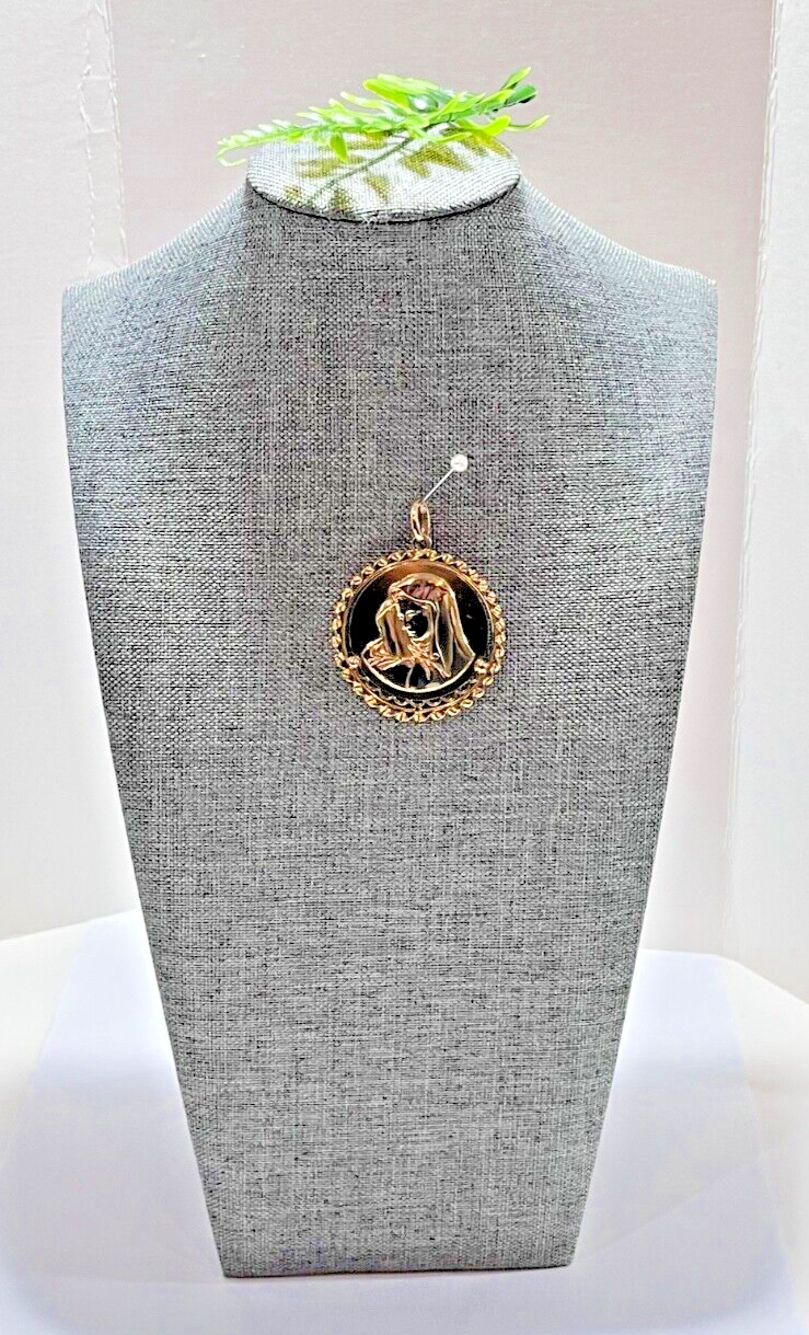 Large 18k Yellow Gold Madonna Pendant A Little Over 1-1/2″ In Diameter! 13.8 Gr.