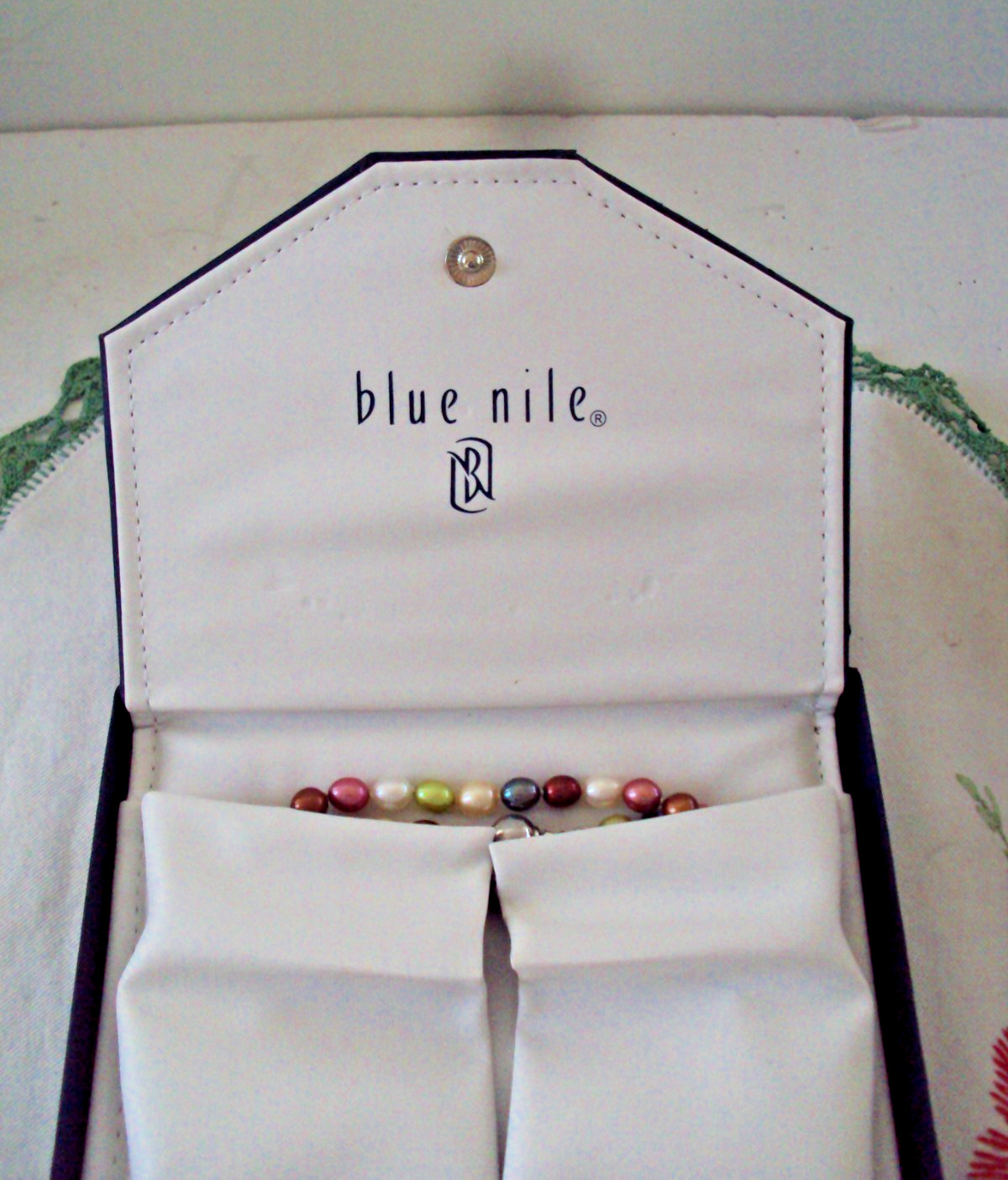 BLUE NILE Pearl Necklace in Original Case and Box – Very Good Clean condition!!!