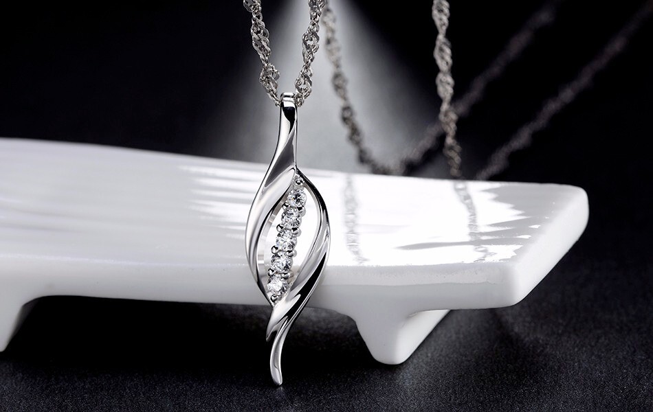 Natural Moissanite 1.22Ct Round Women Pendant 18″ Necklace 925 Sterling Silver