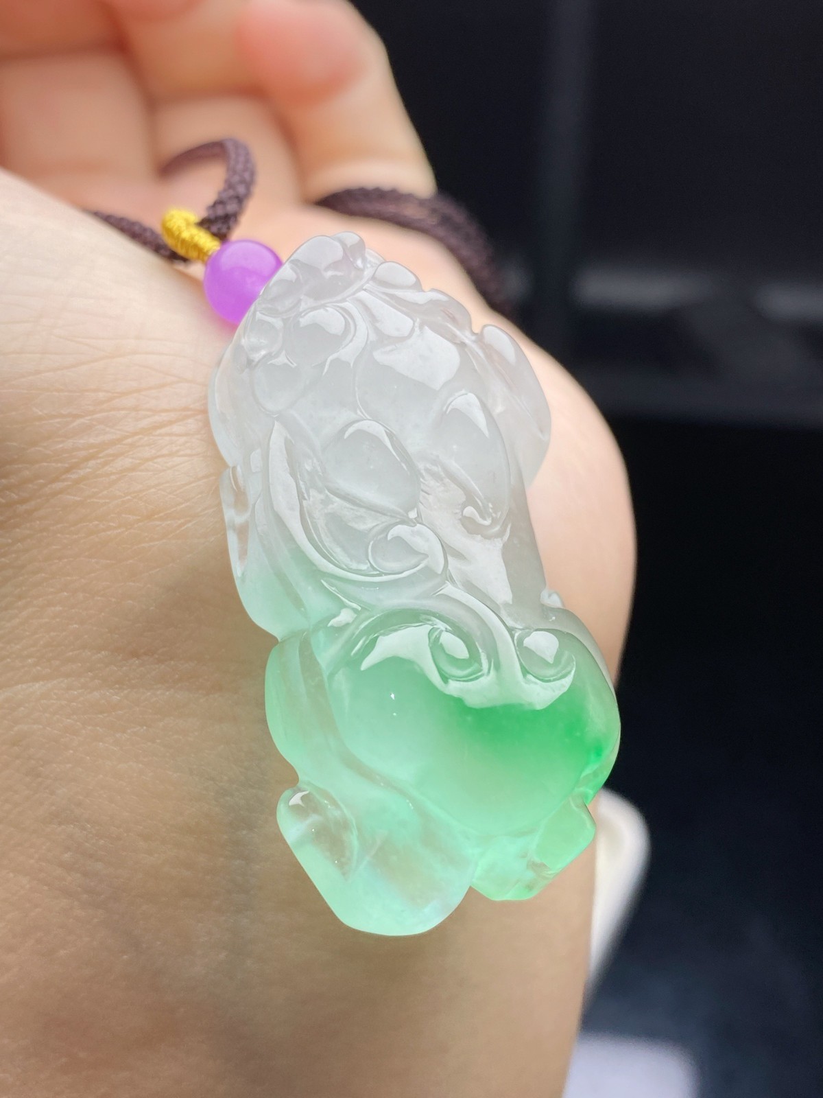 Natural Jadeite light green Carved Pixiu Amulet Pendant auspicious jadeite 貔貅