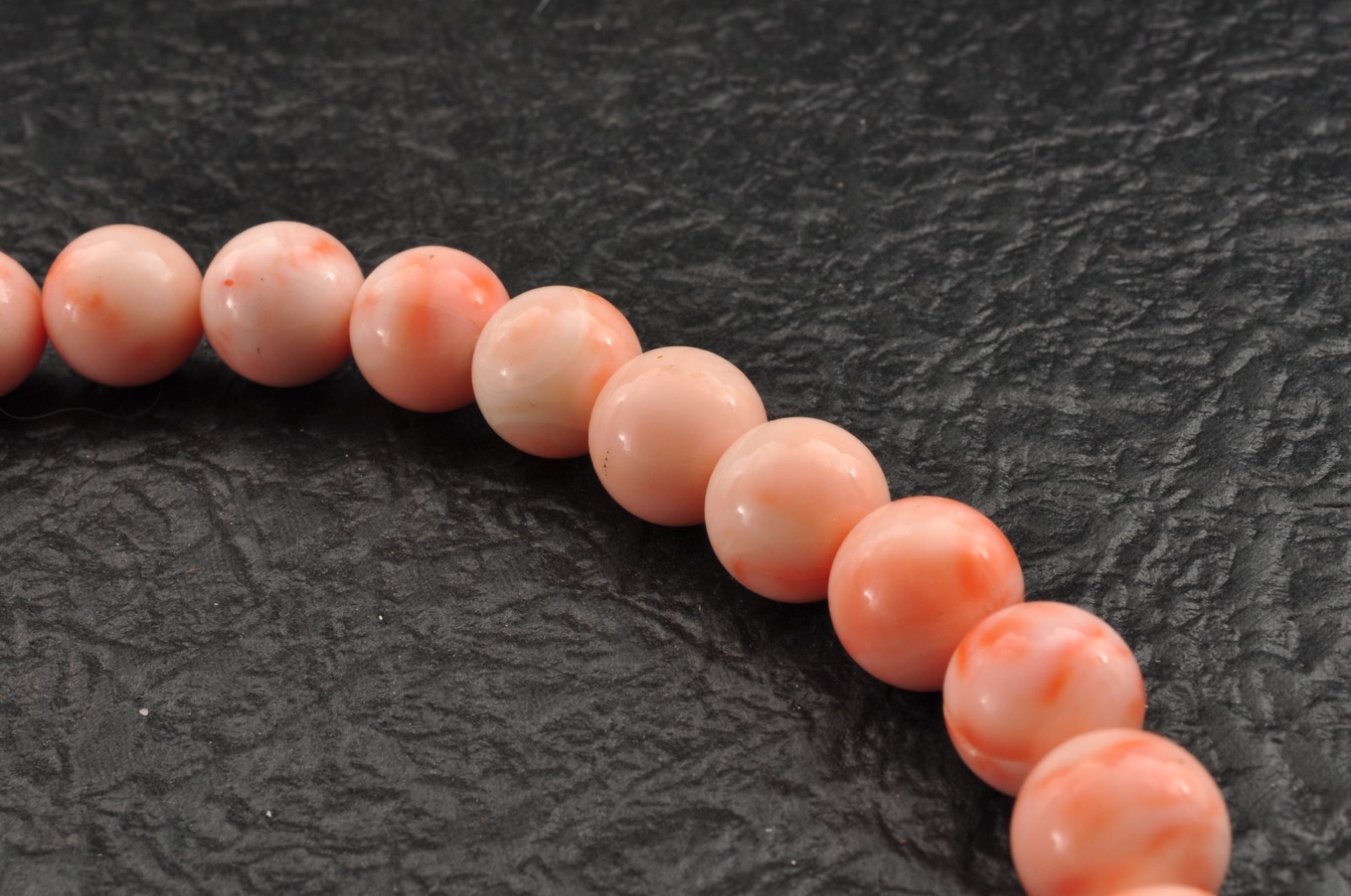 Vintage Angel skin coral Necklace (17.3in, 405t) , with “Certificate” and box.