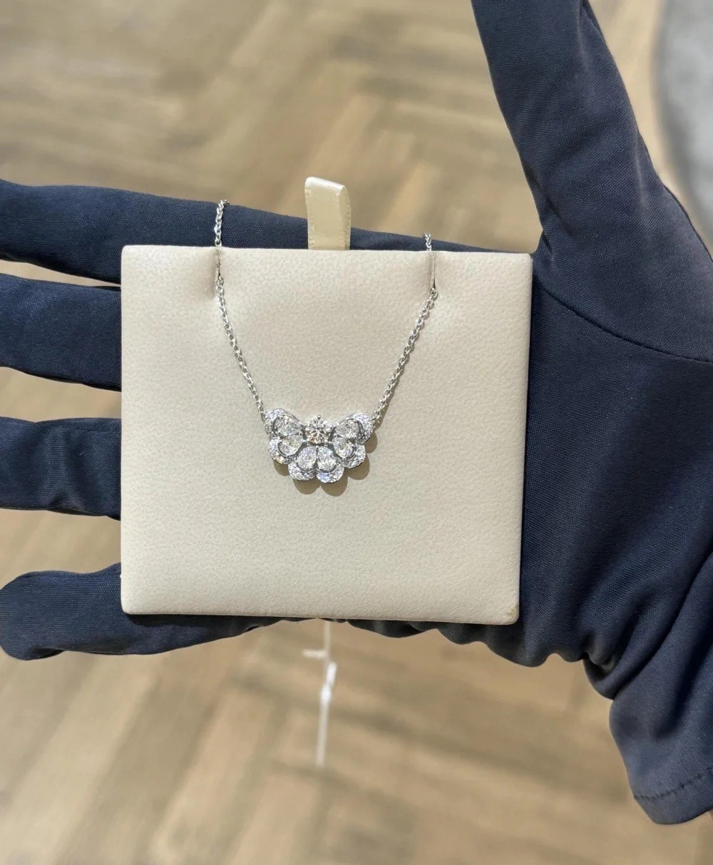 Chopard Fan Shaped Diamond Necklace 18K White Gold Pendant New