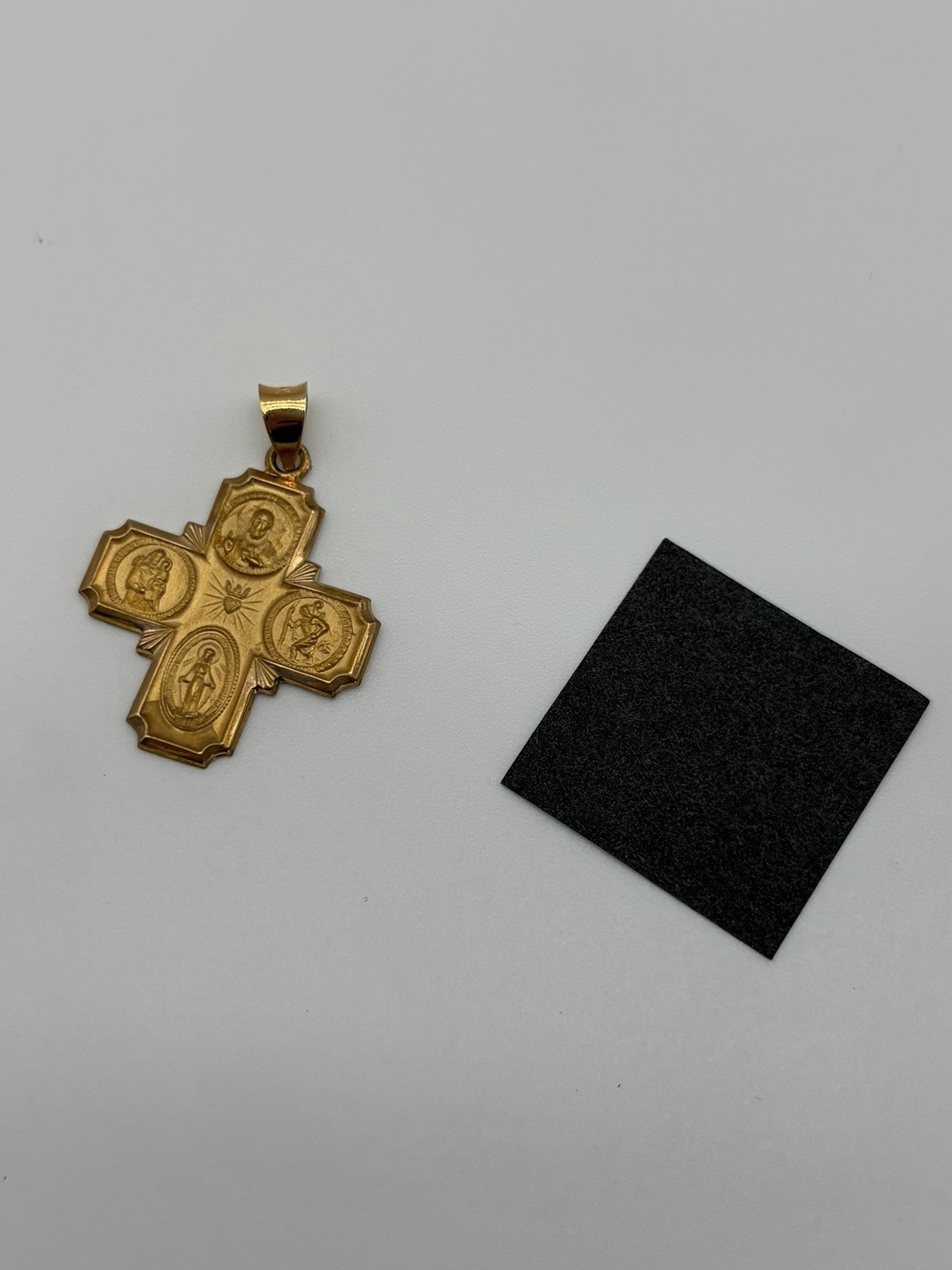 14K Gold Four-Way Medal Pendant REL150