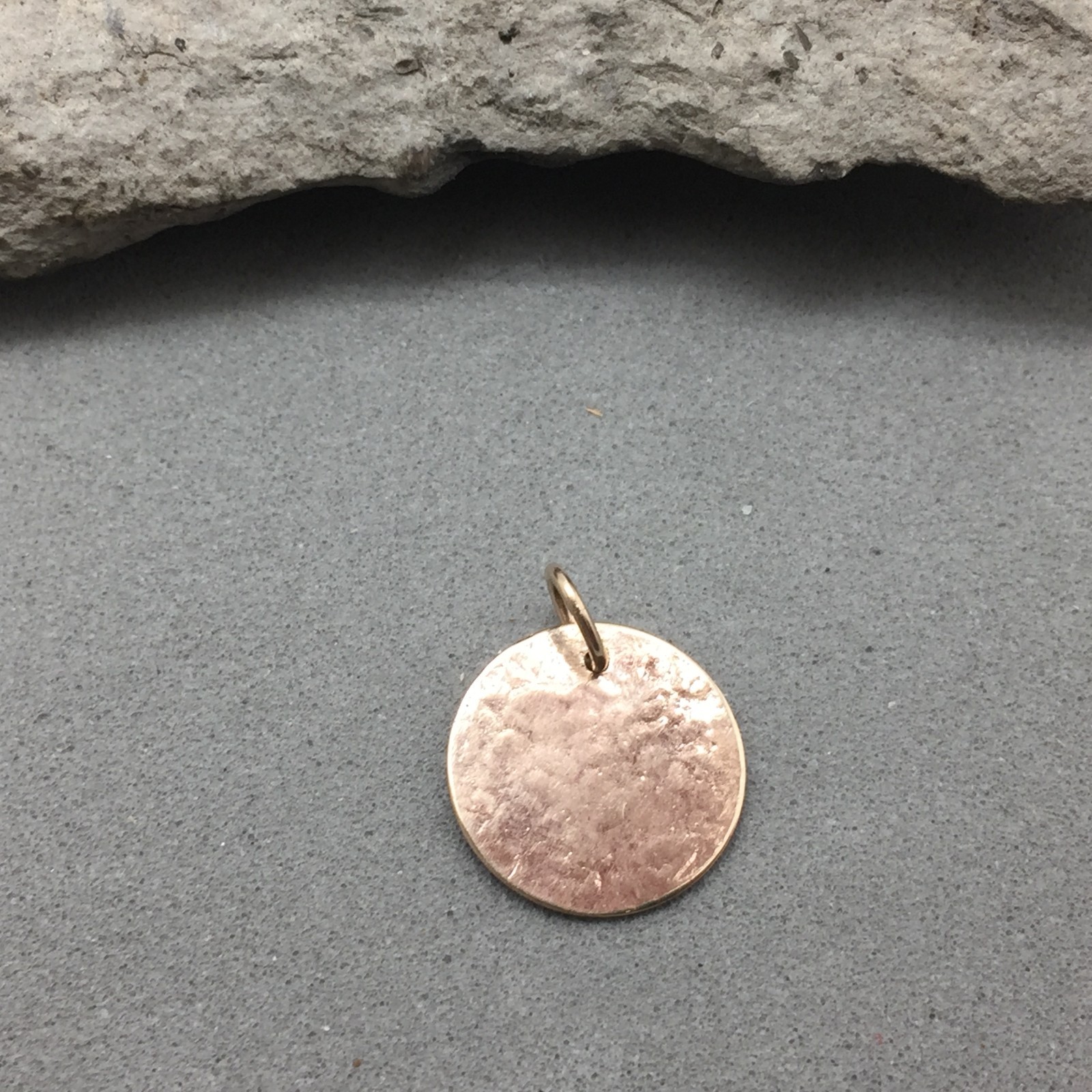 14k Solid Yellow Gold Hammered Disc Pendant 1/2″ Diameter No Chain 1 gr Handmade
