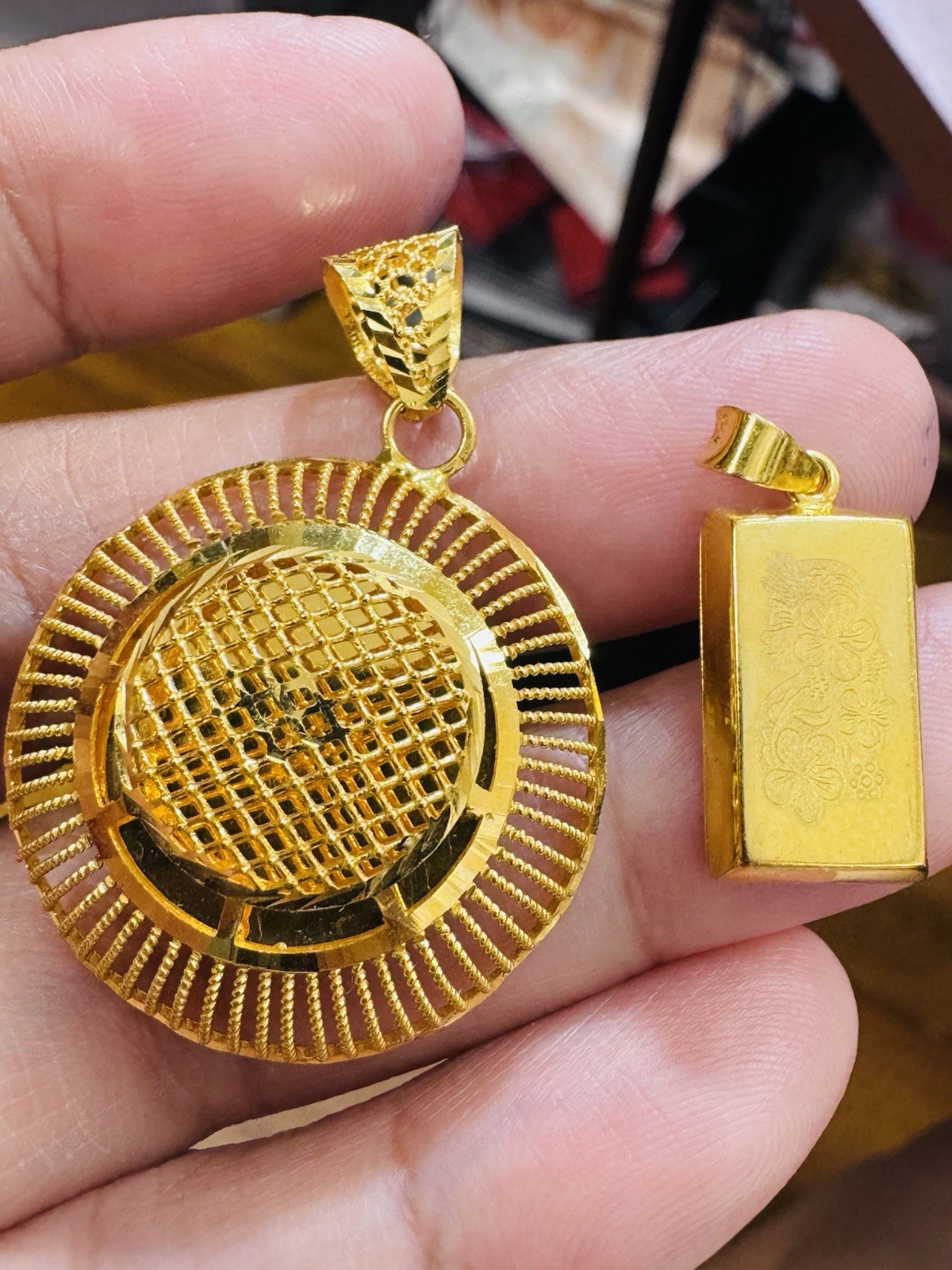 22K 916 22C Real Gold Two Set of Pendant 1 x Bar & 1x Round 7.24g