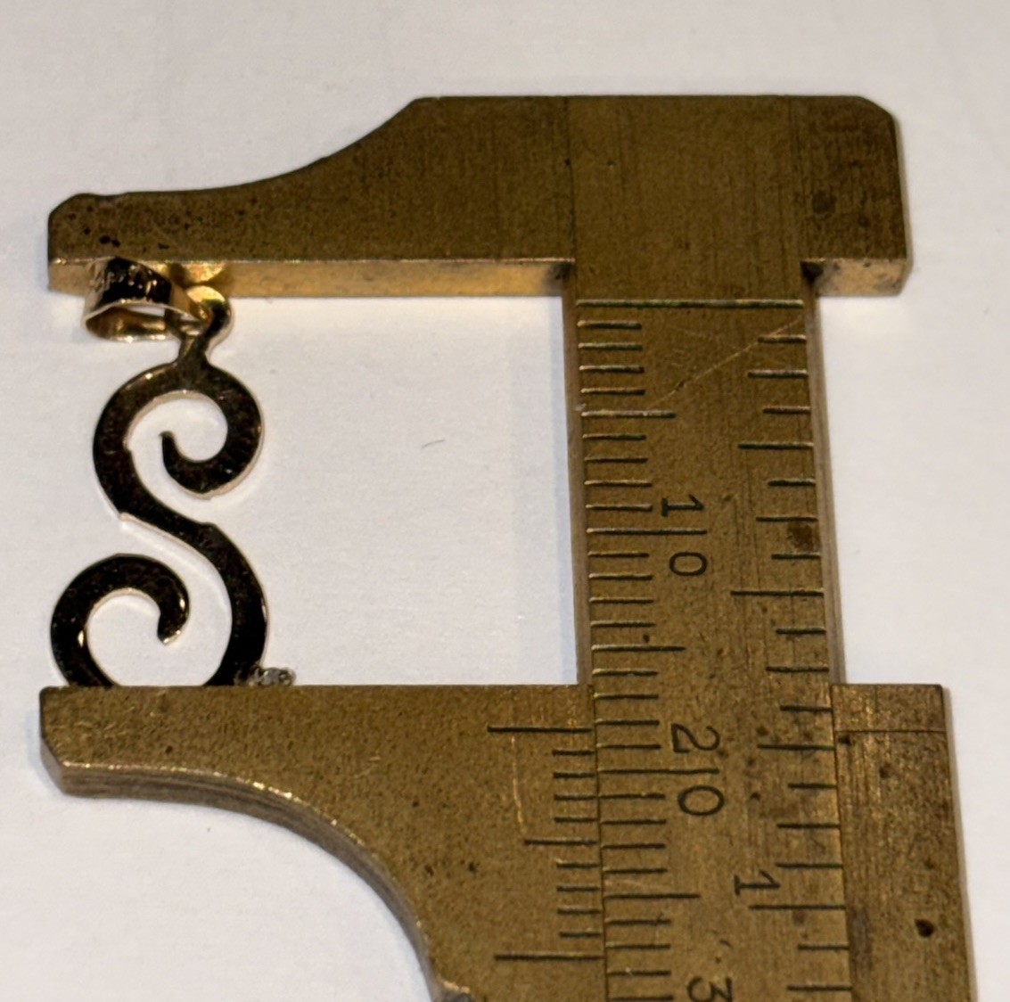 Women’s 14K Yellow Gold Custom Made “S” Letter Pendant/Charm With Round Diamond
