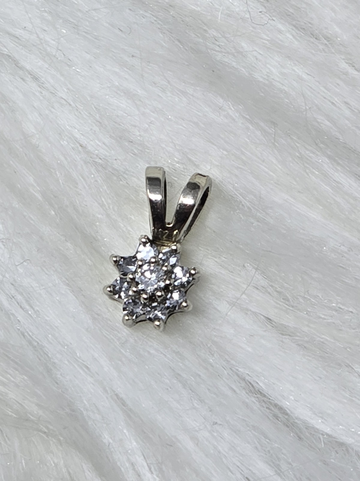 Vintage 14k White Gold Diamond Cluster Starburst Pendant 1.2g