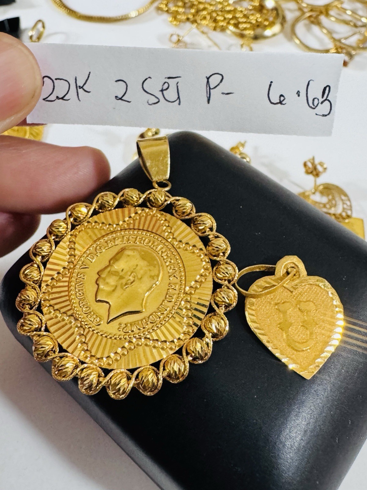 22K 916 Real Gold Two Set of Pendant 22K Heart & 21K Coin Round 6.63g