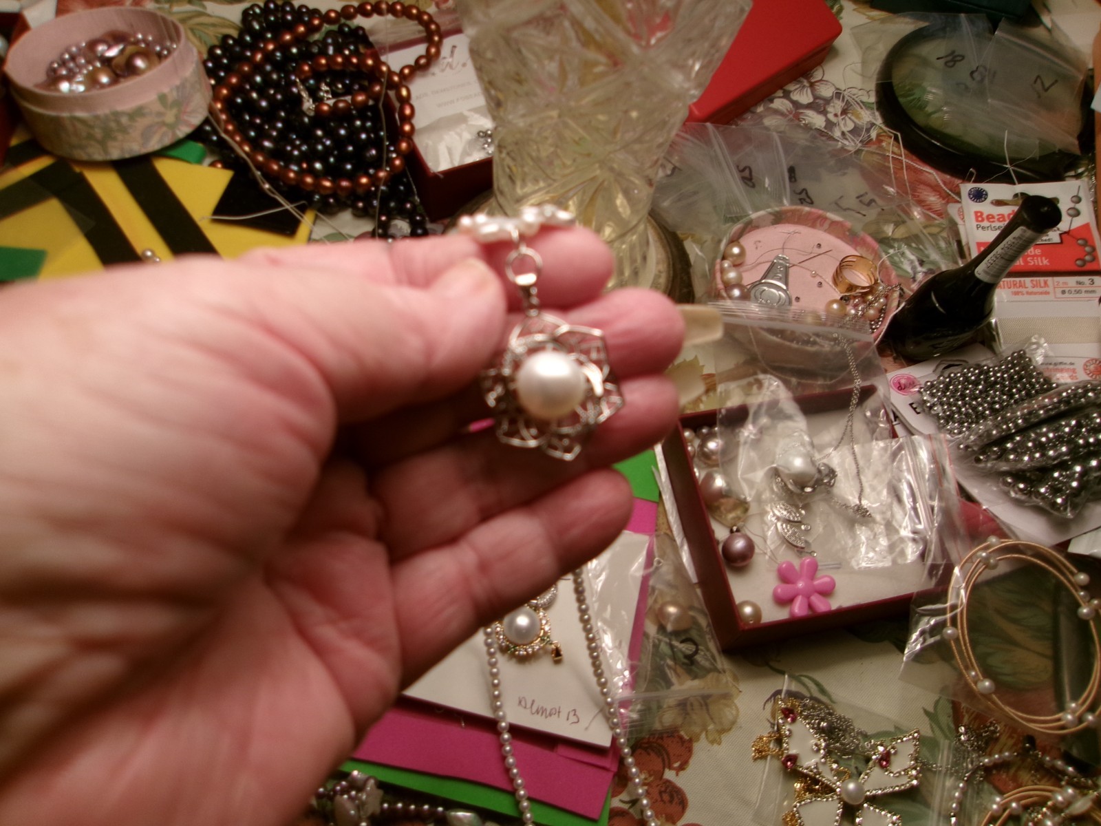 PEARL NECKLACE WITH STARS SLIPS OVER HEADSIZE 12 MM ON CENTER PEARL