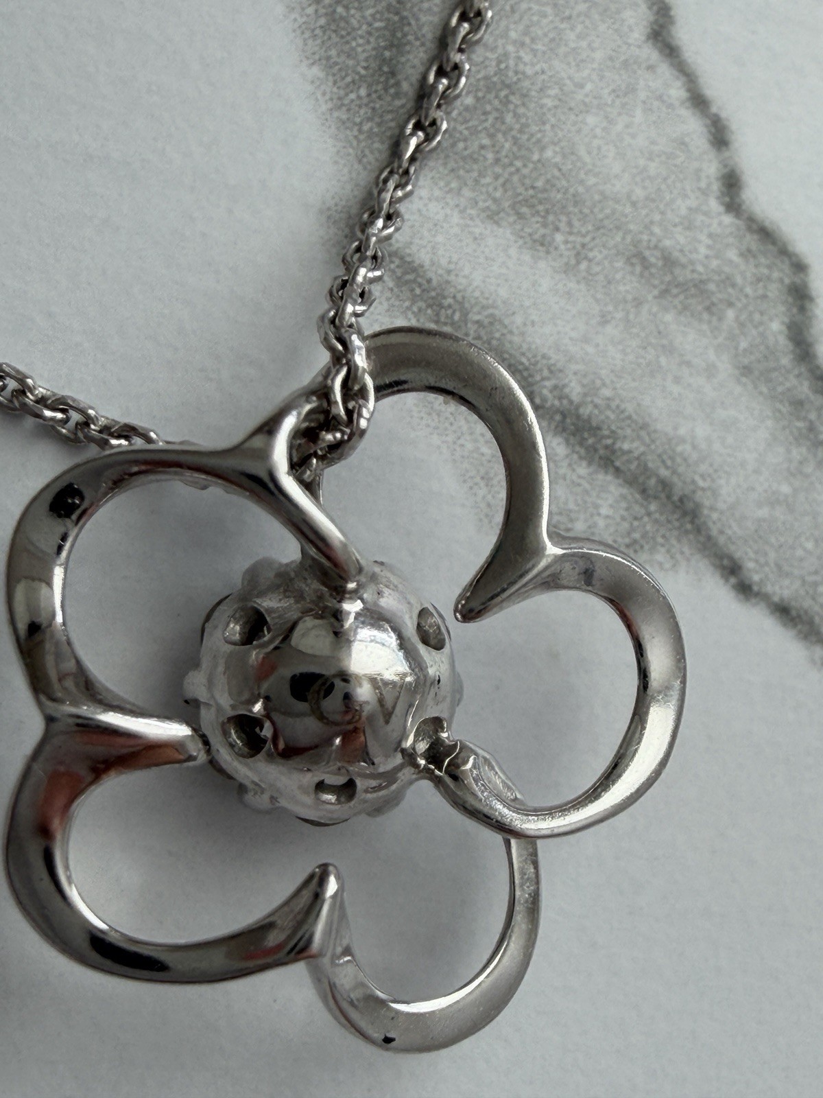 18K Giorgio Visconti ITALY White Gold Diamond Flower Necklace 7-Stone Cluster