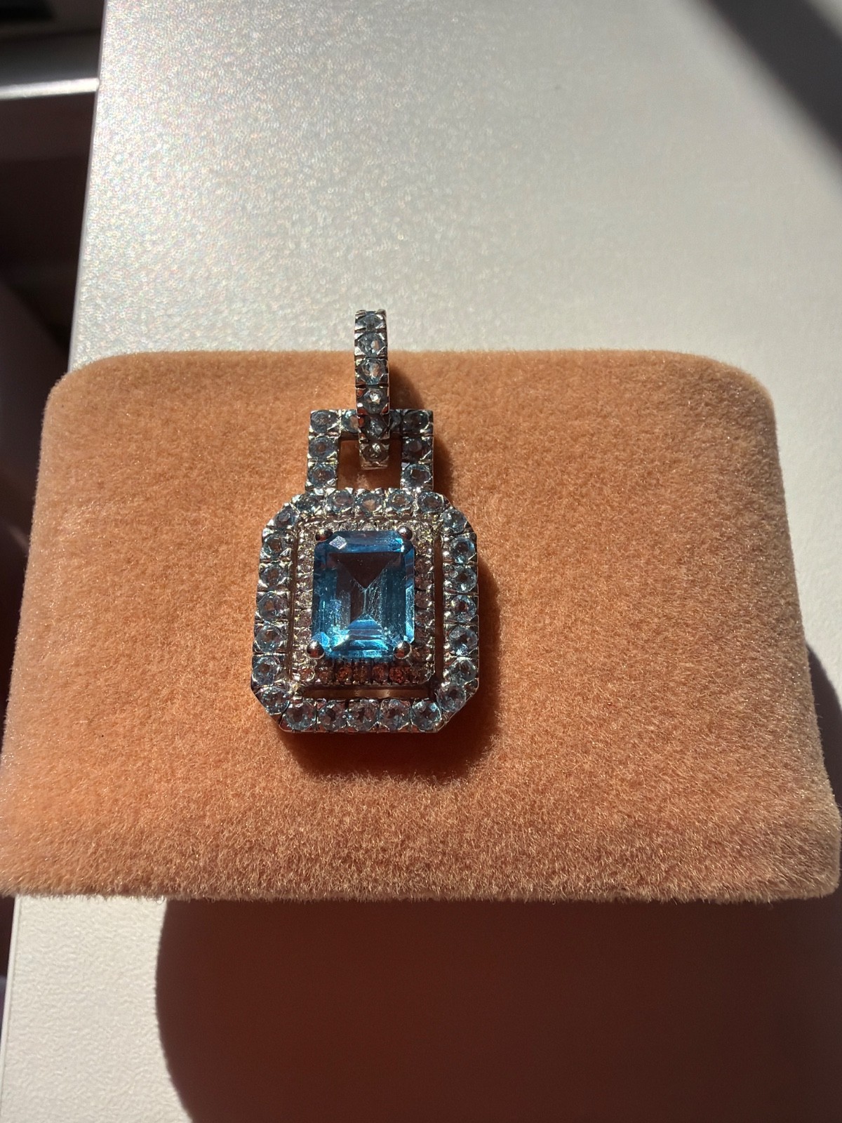 Beautiful 14K white gold blue topaz and diamond halo pendant in very good condit