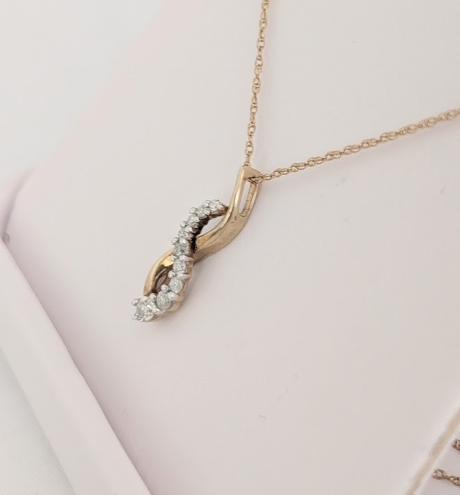 1/5 Carat Diamond Necklace 10K 2 Grams Retail Price $899 Make Me An Offer!