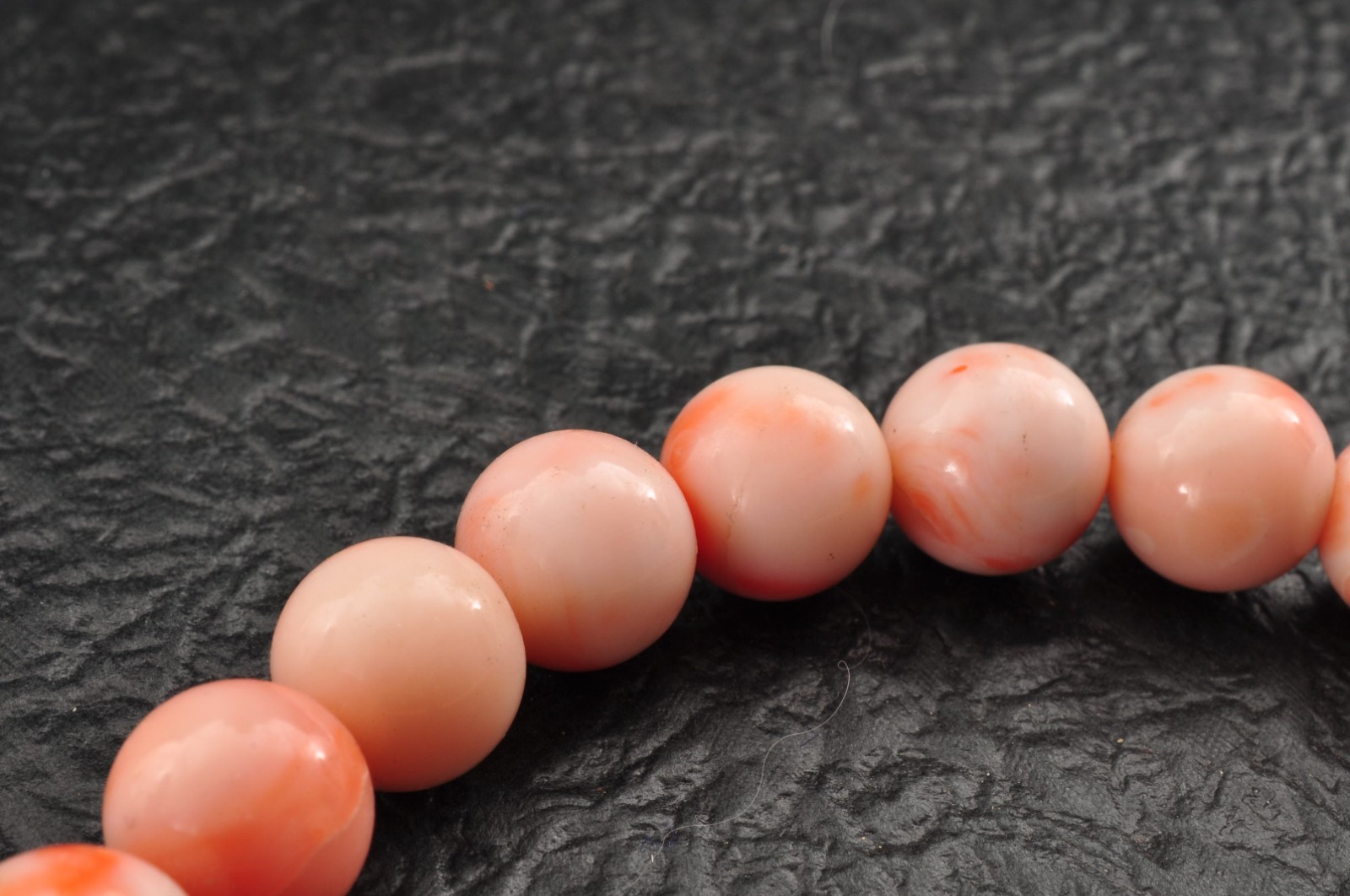 Vintage Angel skin coral Necklace (17.3in, 405t) , with “Certificate” and box.