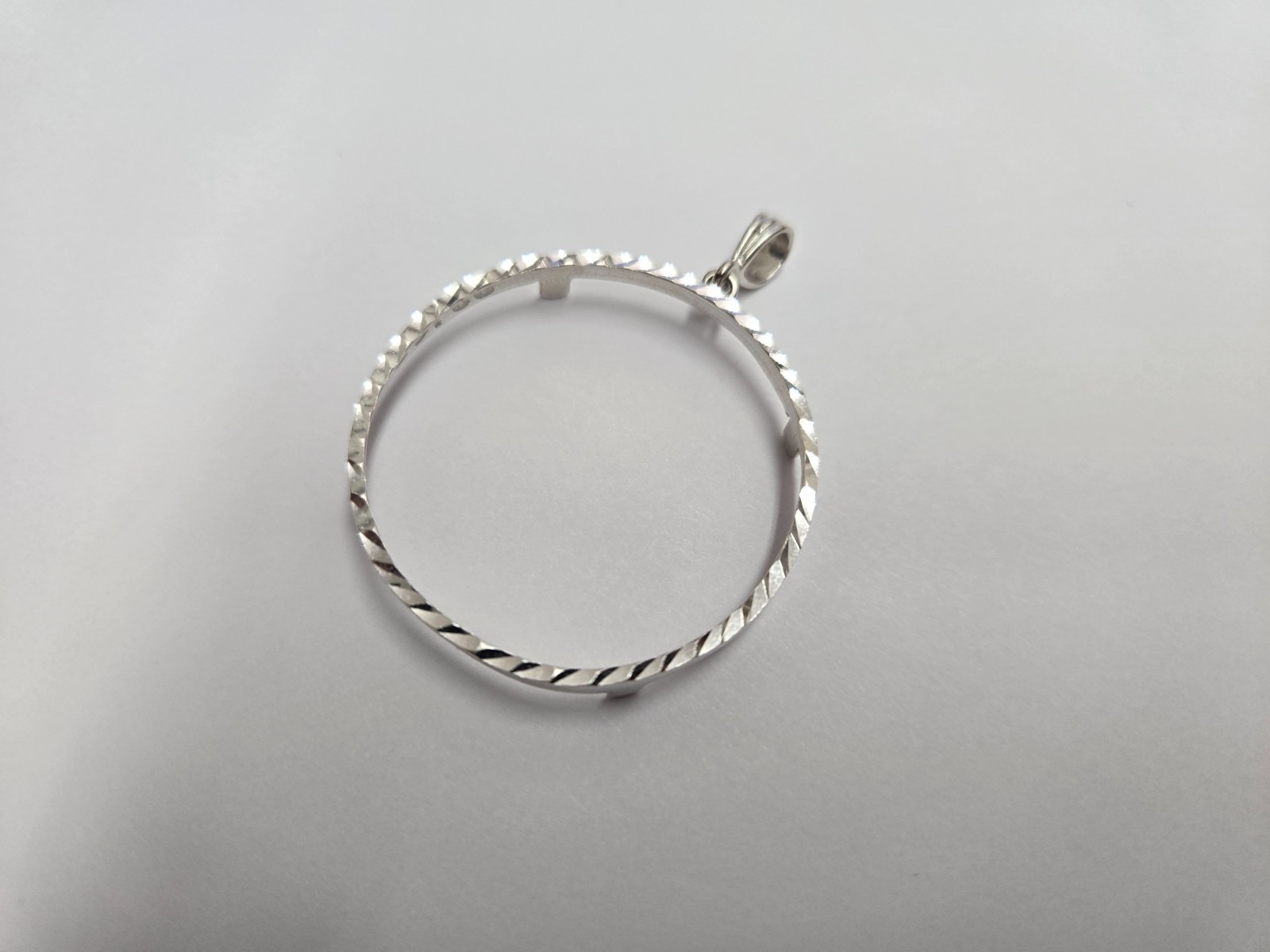 925 Sterling Silver 1 oz Silver Round Coin Bezel 39mm Diamond Cut Prong Cut