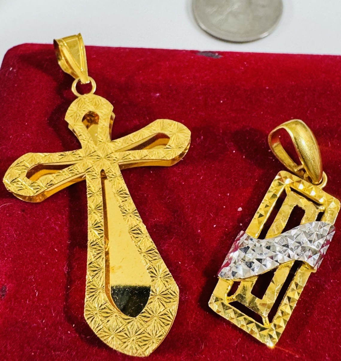 22K 916 22C Real Gold Two Set of Pendant 1 x Rectangle & 1x Cross 7.6g