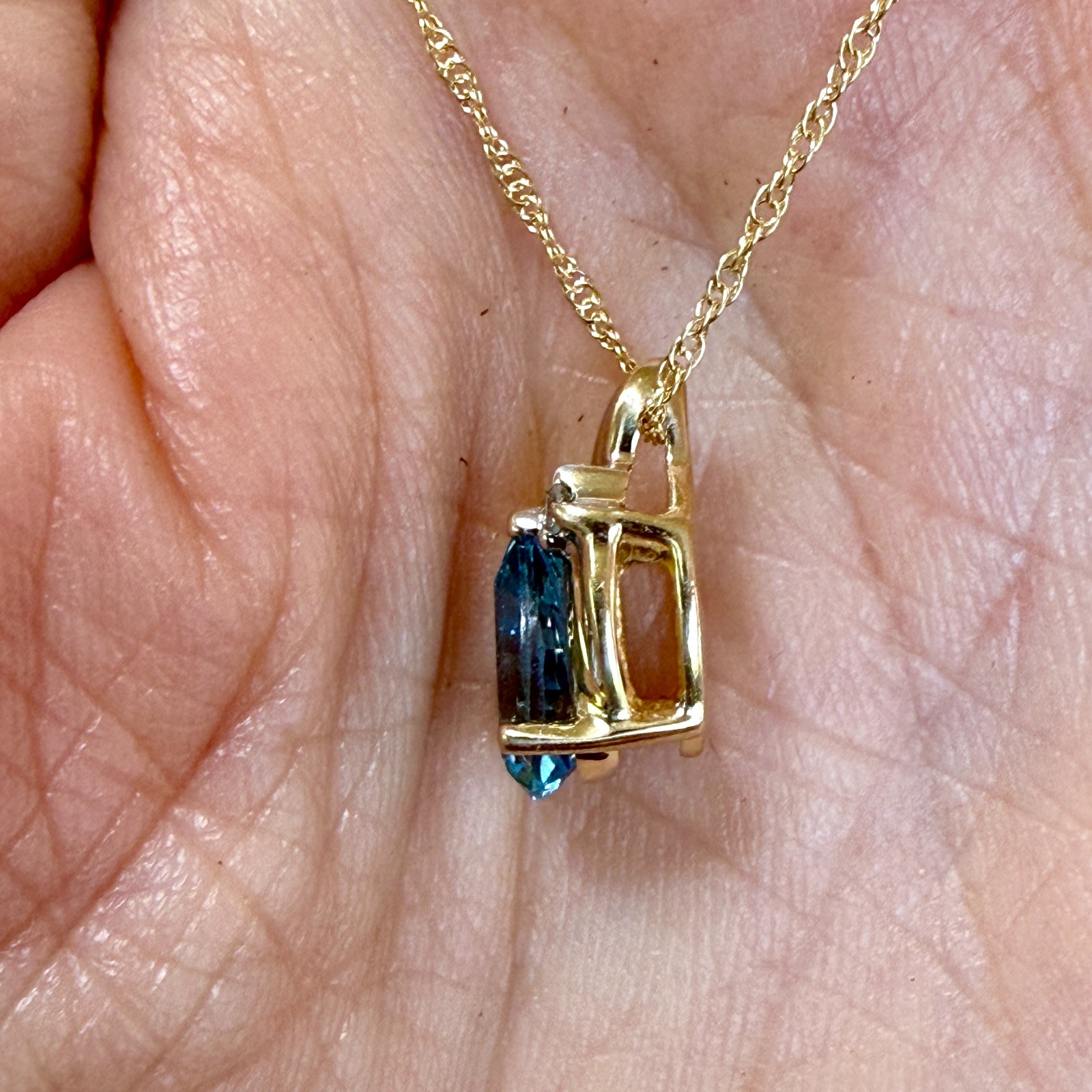 14K Yellow Gold 16″ Necklace with 8x5mm Blue Topaz & Small Diamond 2 grams