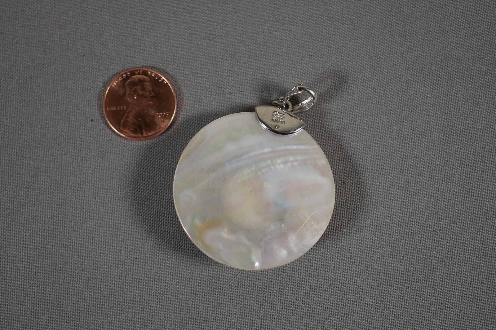 Beautiful Sterling Silver 925 Mother Of Pearl Circle Pendant 1 1/2″ Diameter