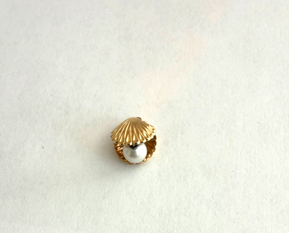14k Yellow Gold Shell with Pearl Pendant