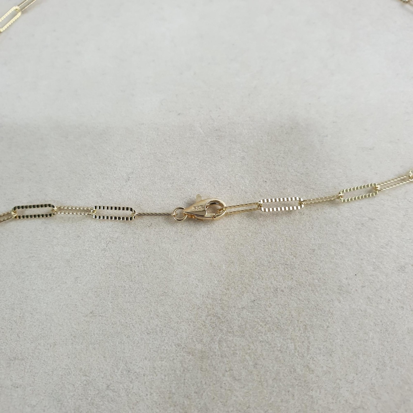 18″,14k Yellow gold Diamond cut Paper clip chain Necklace 3.01g 1.4mm width