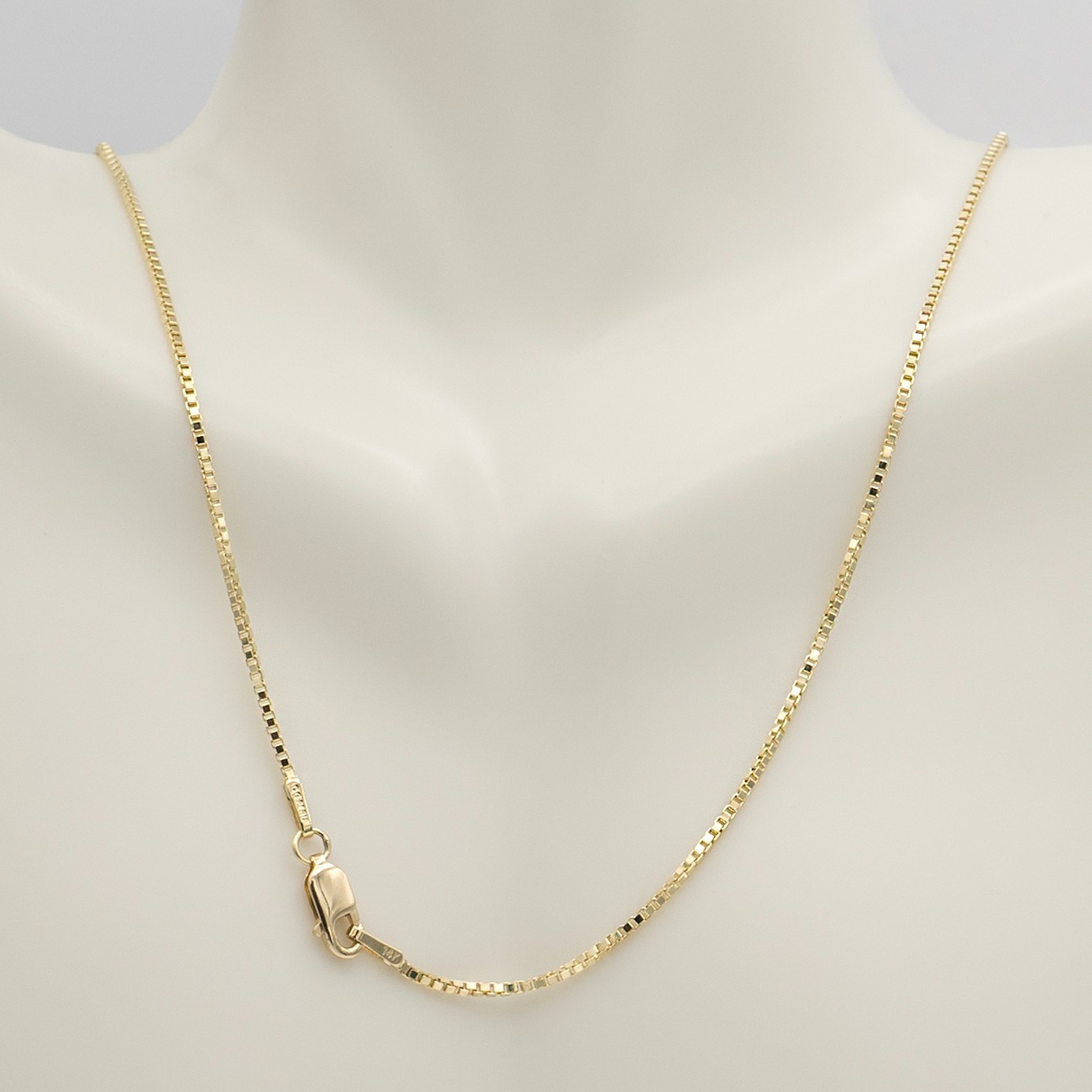 14K Yellow Gold Box Chain Necklace 17″ – 0.65mm, Lobster Clasp 2.5g