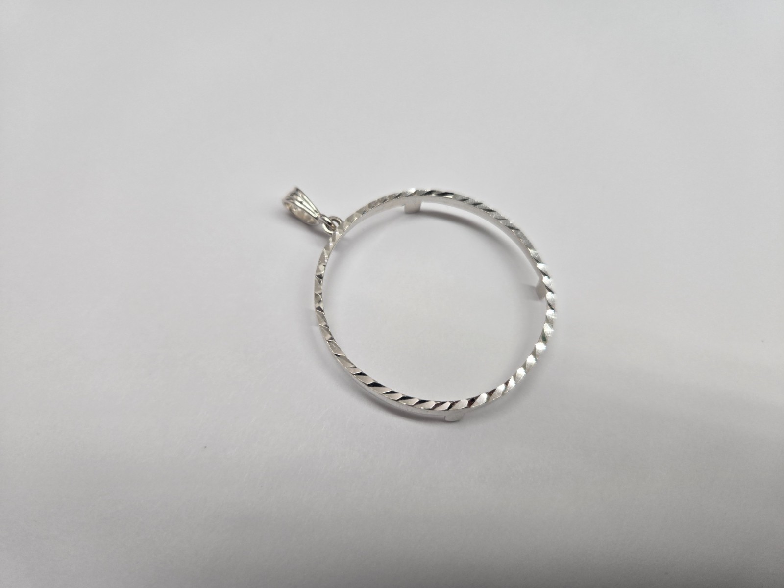 925 Sterling Silver 1 oz Silver Round Coin Bezel 39mm Diamond Cut Prong Cut