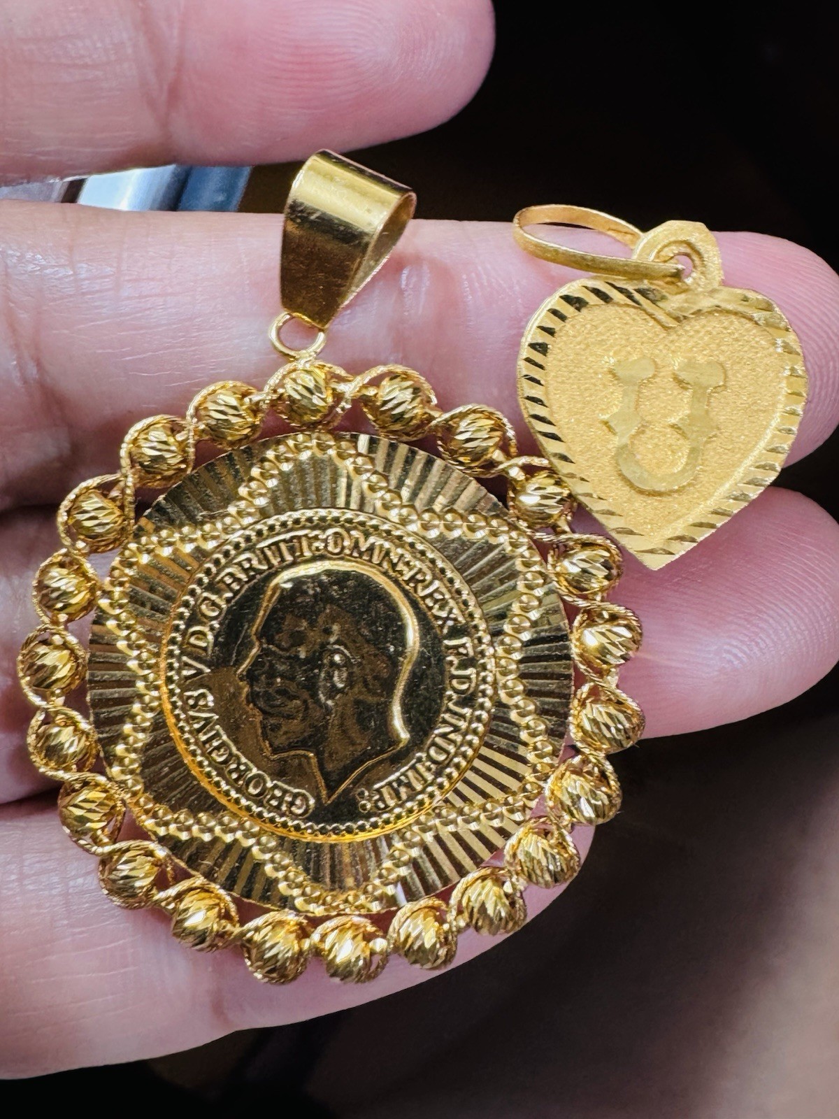 22K 916 Real Gold Two Set of Pendant 22K Heart & 21K Coin Round 6.63g