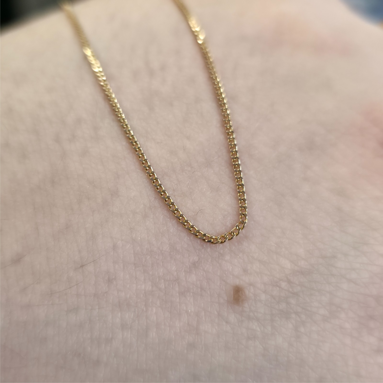 9ct Yellow Gold Vintage Lightweight Curb Chain necklace – 16 Inch / 40cm