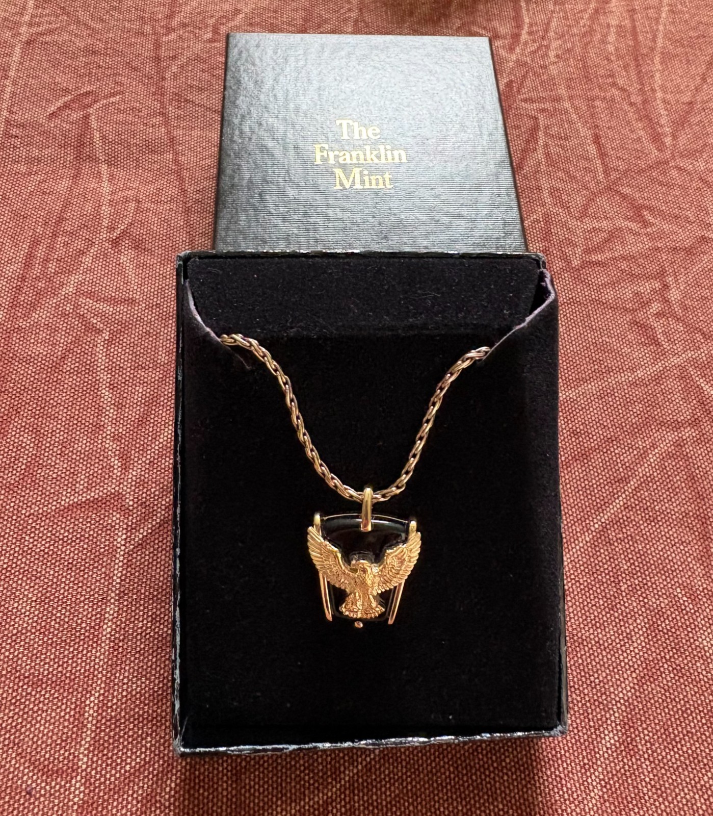 Franklin Mint 10K gold eagle necklace 24″ sterling silver chain original box