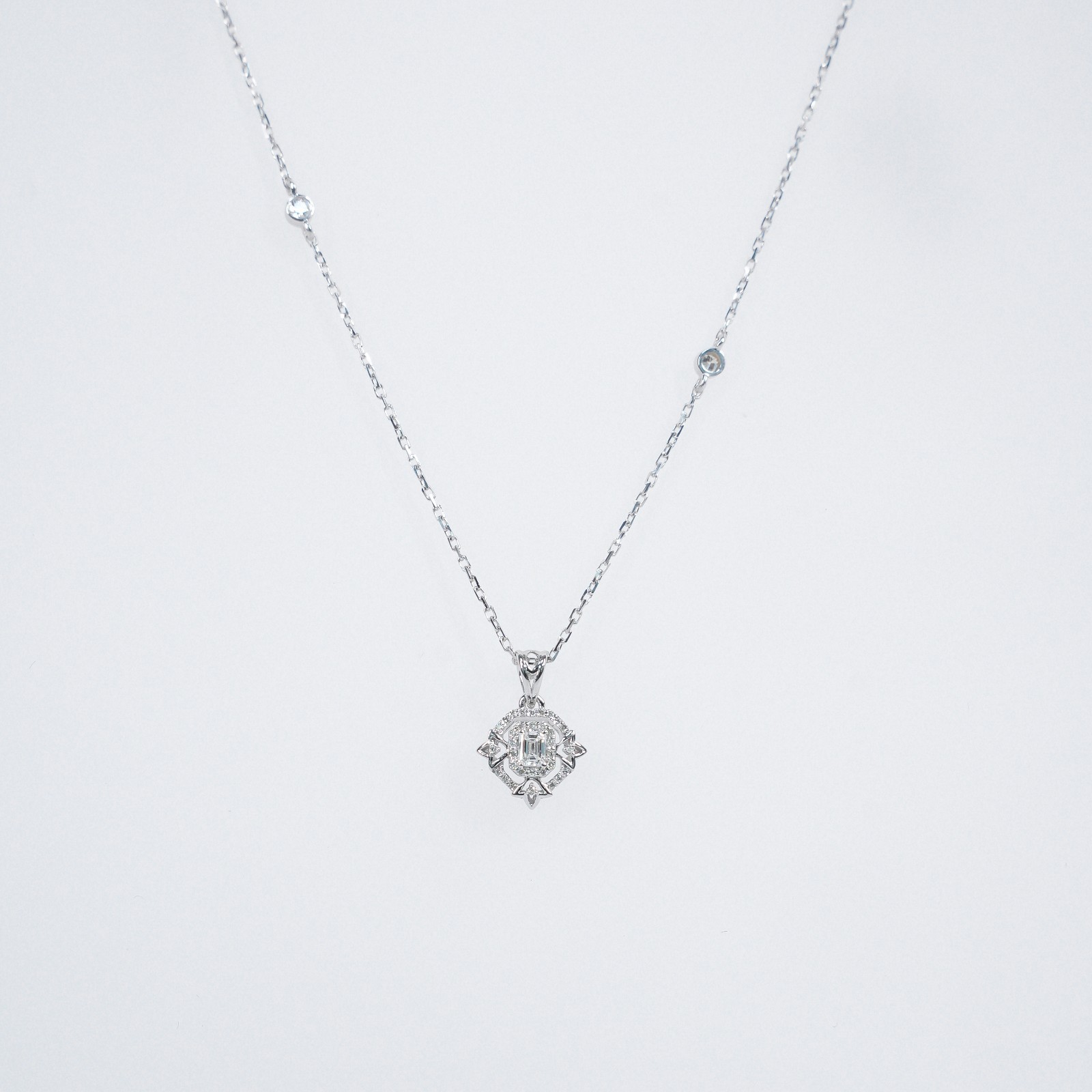 18 KARAT WHITE GOLD NECKLACE | NATURAL DIAMOND | WOMAN | IGI CERTIFIED