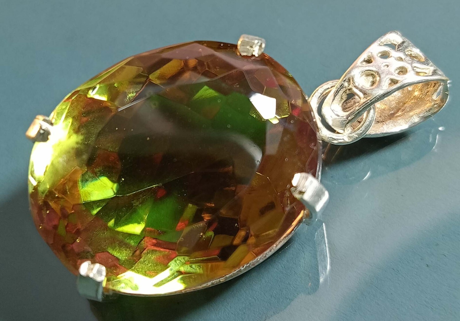 Alexandrite Colour Change Oval Cut Pendant 62.35 Ct Natural Gemstone Certified