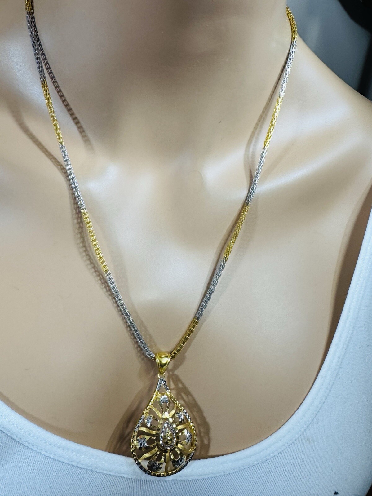 22K 916 Real Gold 21.5”/22” long Teardrop Necklace 16.8g 3.mm Womens