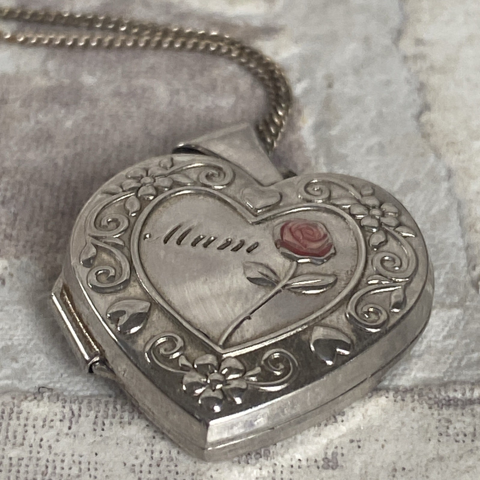 Vintage 925 Sterling Silver Locket Pendant Mum Heart Love Rose unworn boxed