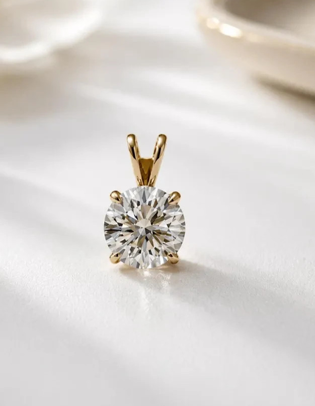 IGI 3 CT ROUND-Cut Lab Grown Diamond Pendant EF/VS1 14K Yellow Gold IGI No Chain