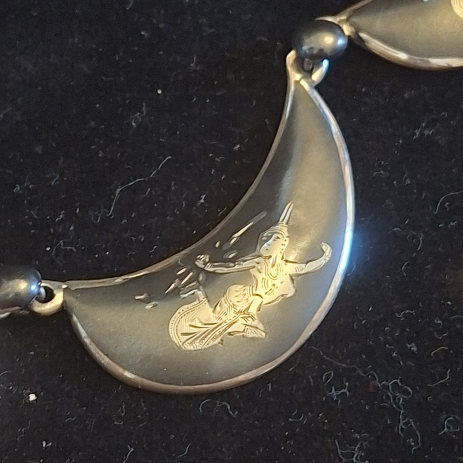 Siam Sterling Silver Necklace Depicting The Goddess Of Lightning (A85)