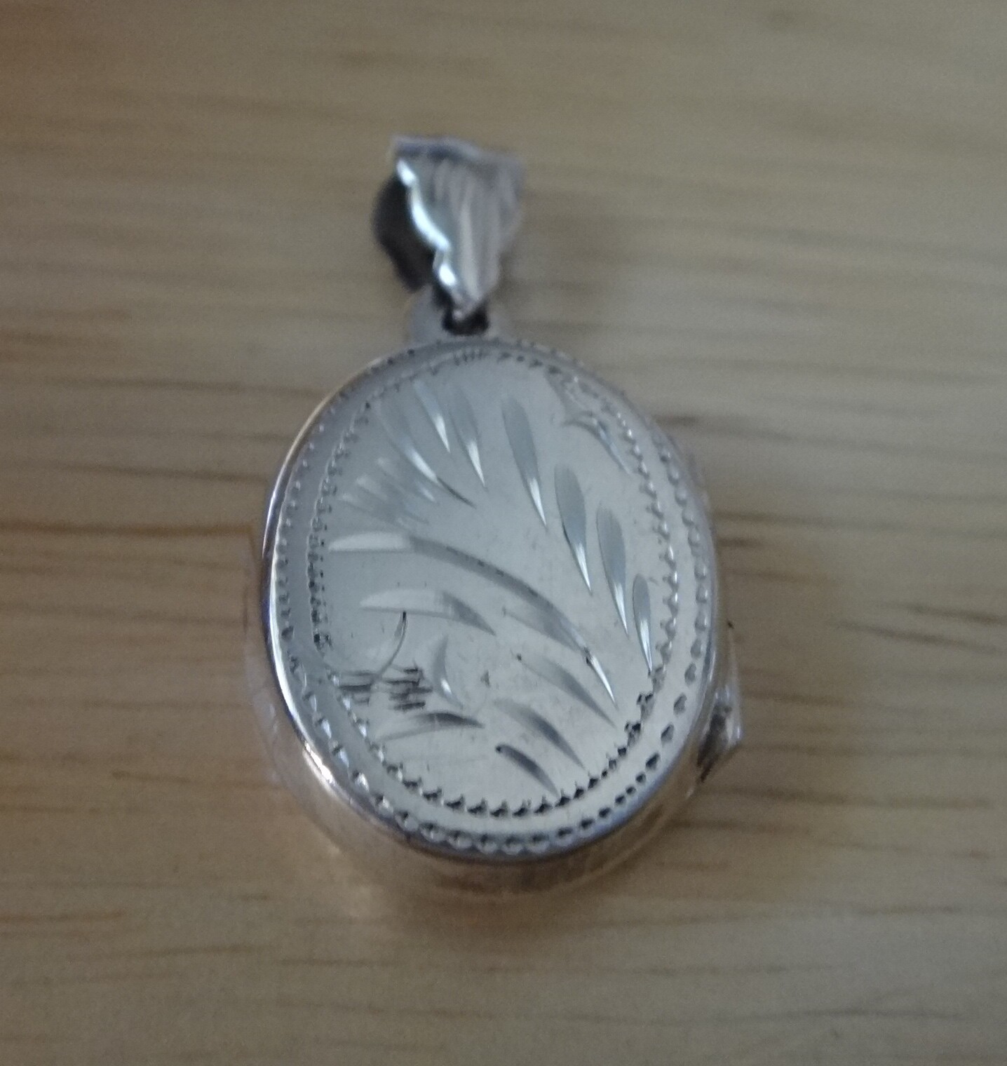 Sterling Silver 29x14x6mm Oval 2 Picture Photo Locket Charm with Bale