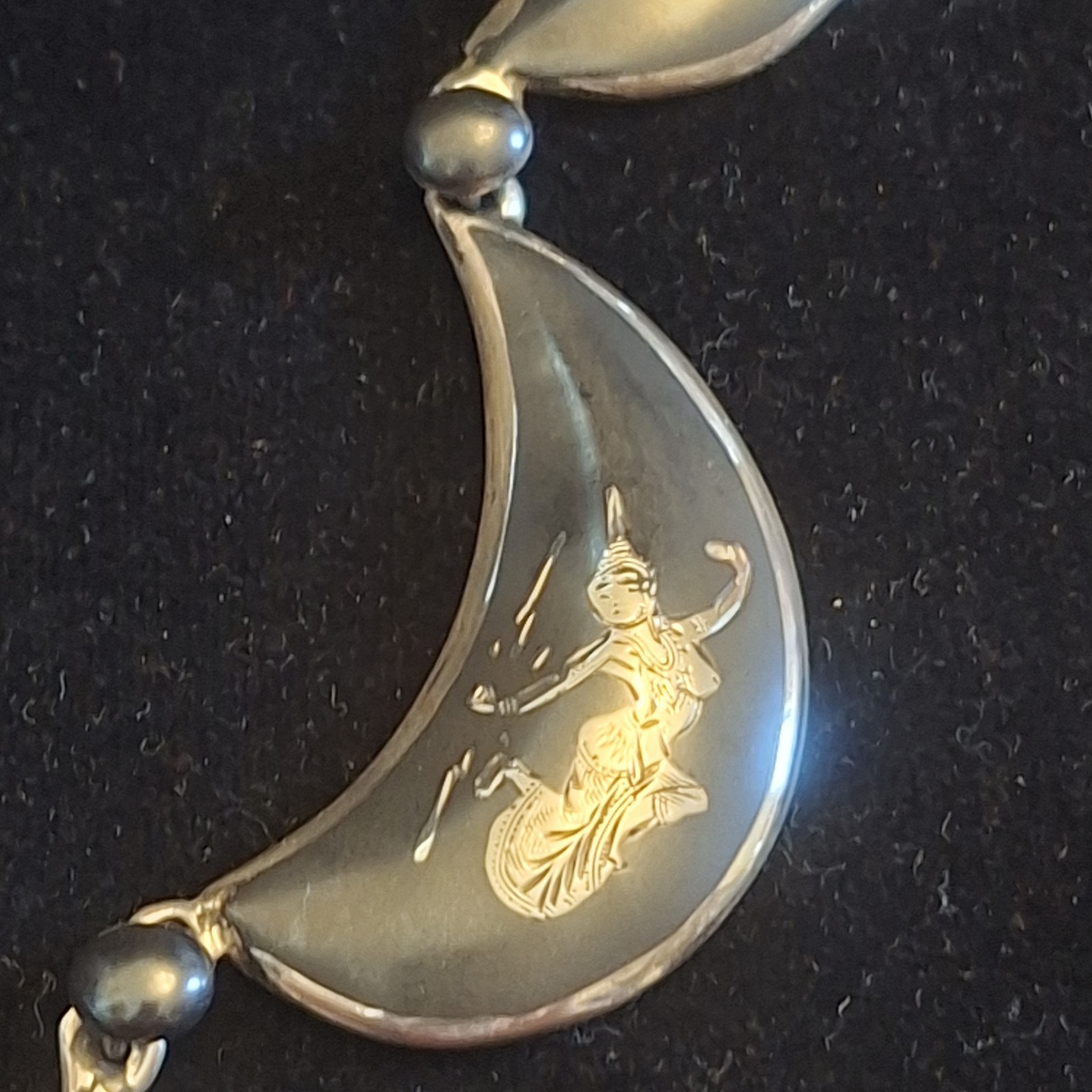 Siam Sterling Silver Necklace Depicting The Goddess Of Lightning (A85)