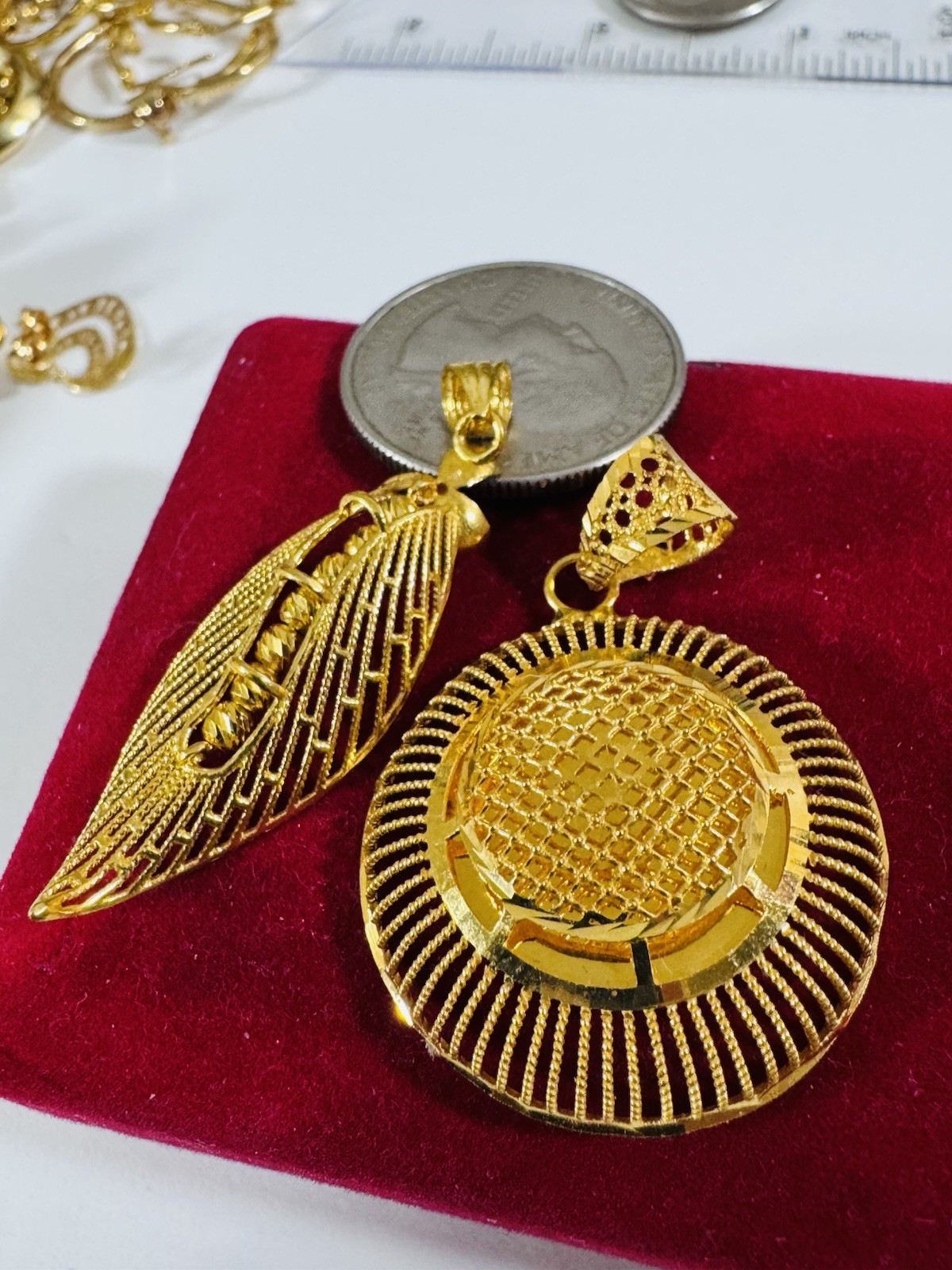 22K 916 22C Real Gold Two Set of Pendant 1 x Left Flower & 1x Round 8g