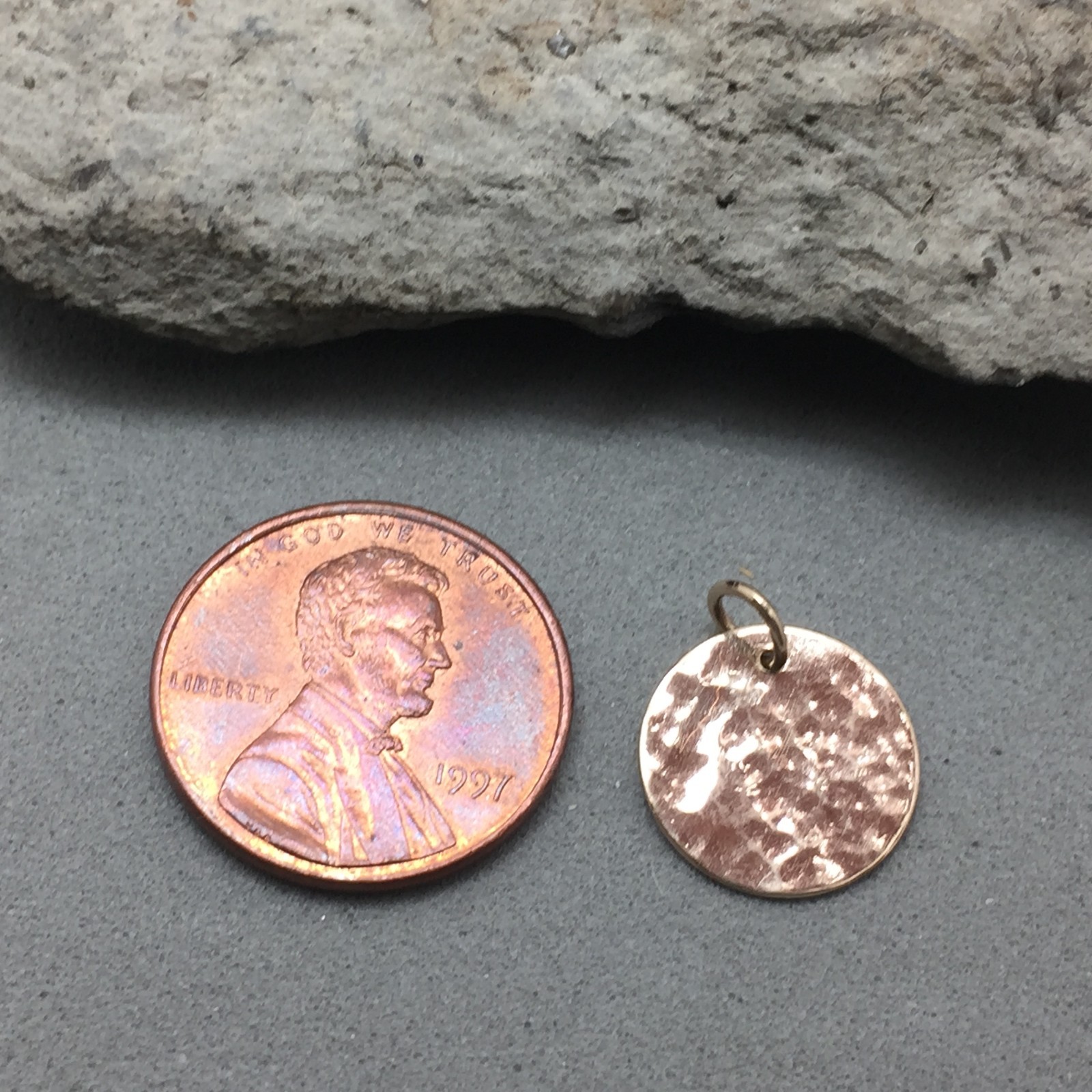 14k Solid Yellow Gold Hammered Disc Pendant 1/2″ Diameter No Chain 1 gr Handmade