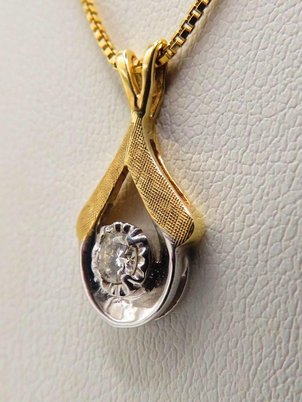 LOVELY 14K YELLOW & WHITE GOLD PENDANT ¾” LONG w 1 RBC DIAMOND*