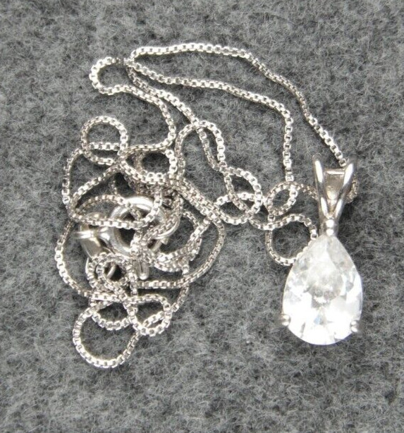 925 Teardrop Swarovski Pendant 925 1.51g Box Chain 18.5″ Spring Ring Clasp