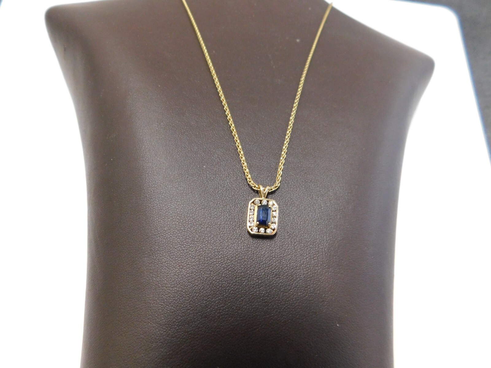 14k yellow gold sapphire and diamond pendant on 18″ 1 1/2 mm round chain
