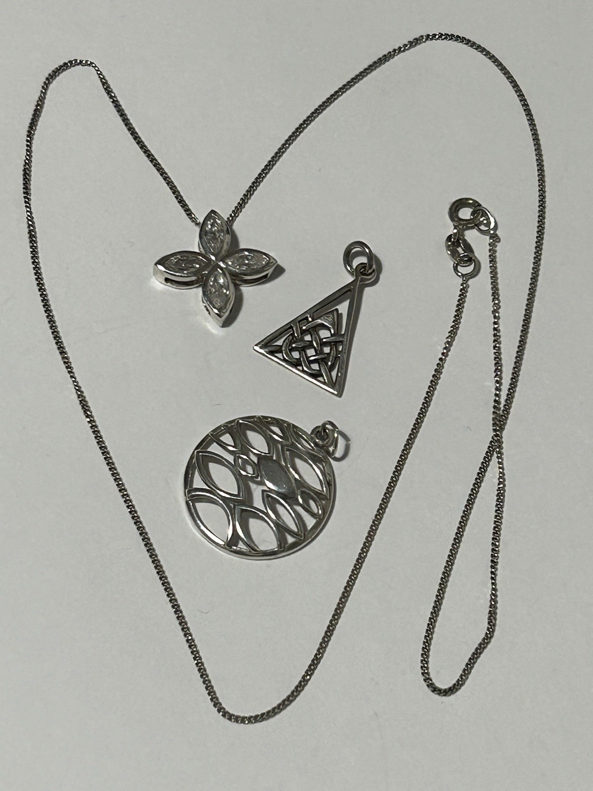46cm/18” Sterling Silver Necklace with 3 Different Sterling Silver pendants (6g)