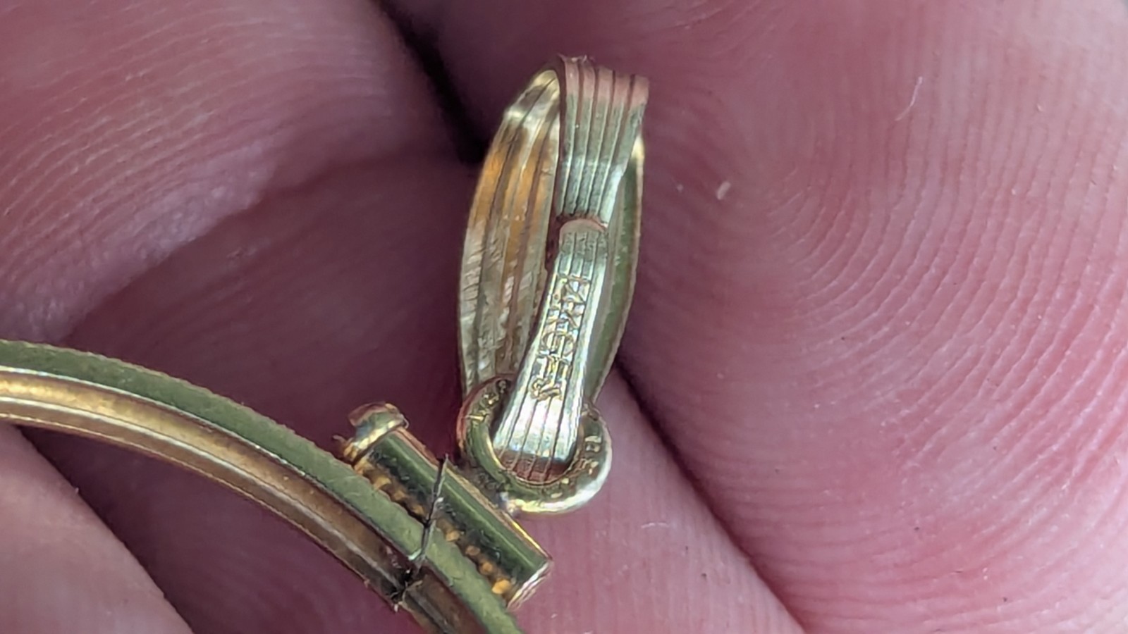 Large Cent Coronet Coin Bezel 28 mm Reeded Edge Screw Top 14k Yellow Gold Filled