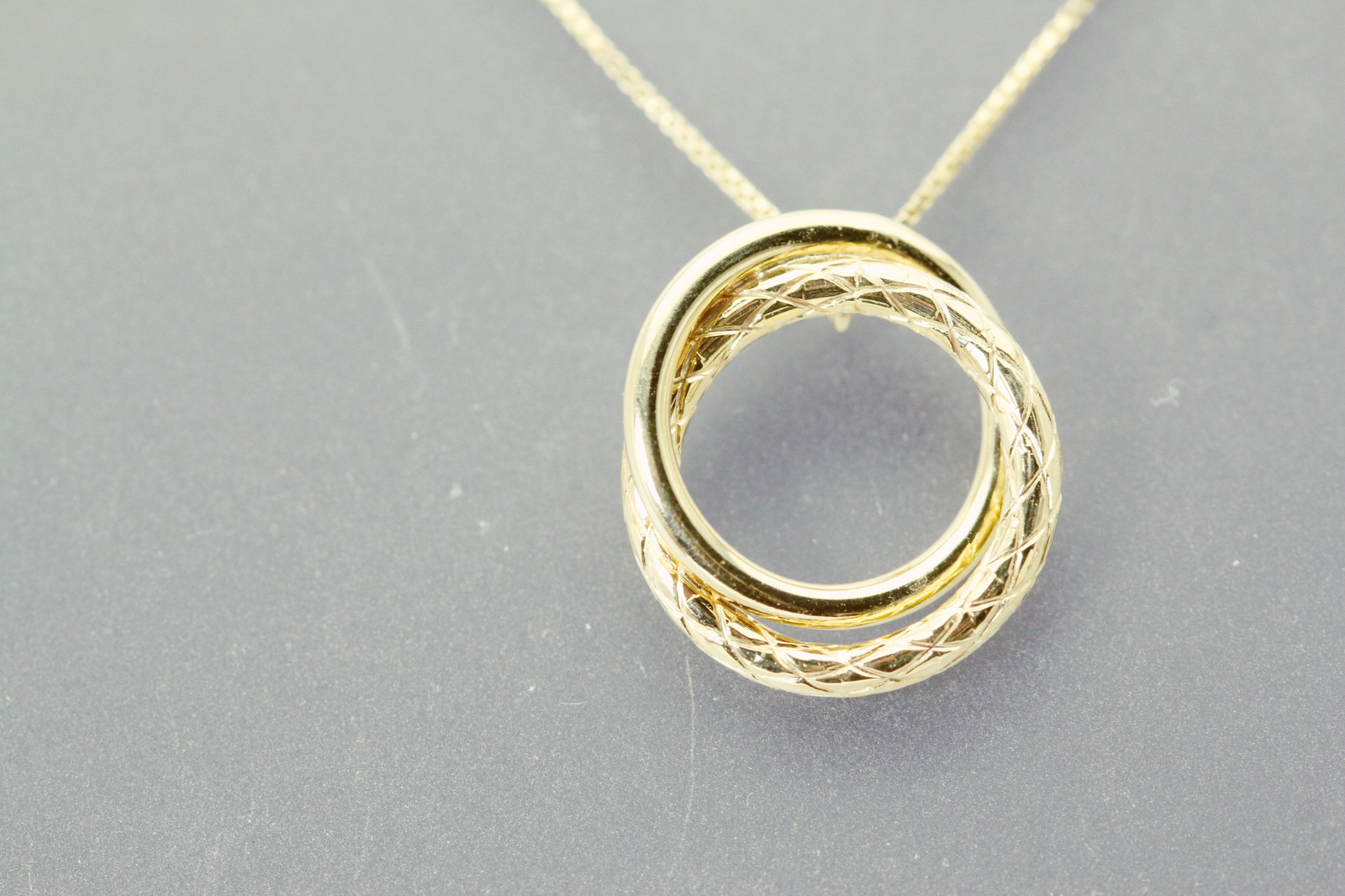 10K Yellow Gold Double Ring Pendant On 18″ Thin Box Chain 1.4 Grams (NEC5060)