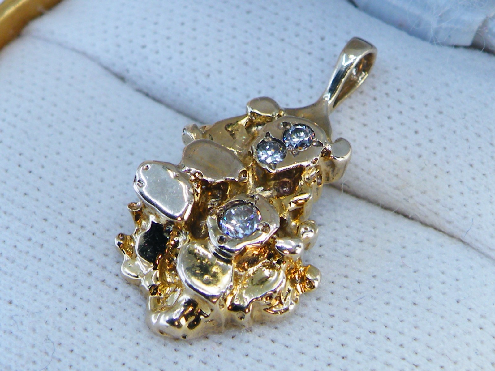 Unisex 10K Yellow Gold .30ct Diamond Nugget PENDANT 1980s Old School Charm