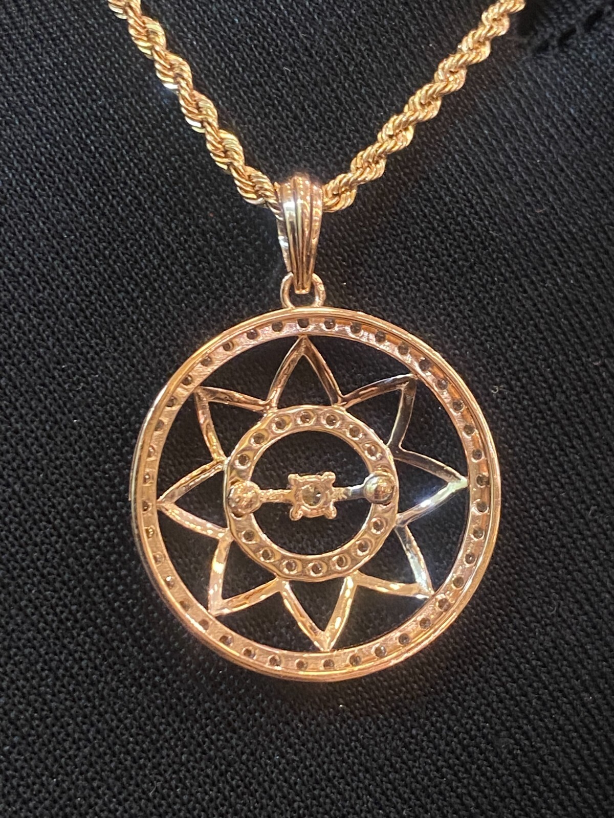 1.22 Cts Round Brilliant Cut Diamonds Medallion Rope Chain Necklace In 14K Gold